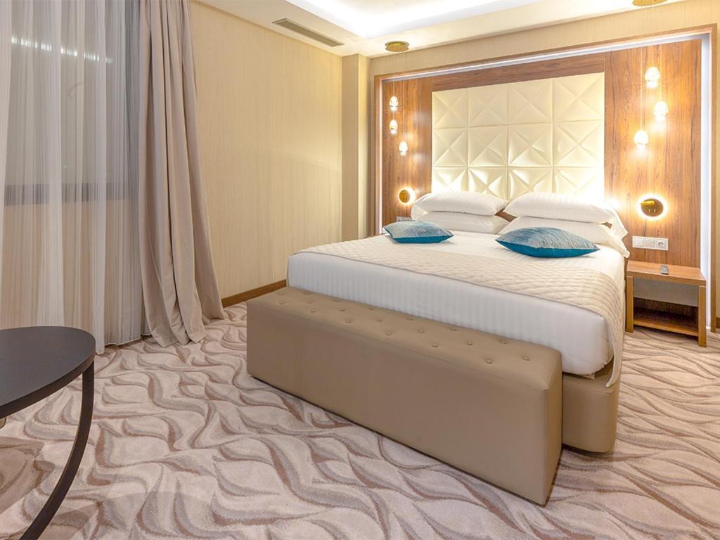 Az Hotels Grand Oran Es Senia 外观 照片