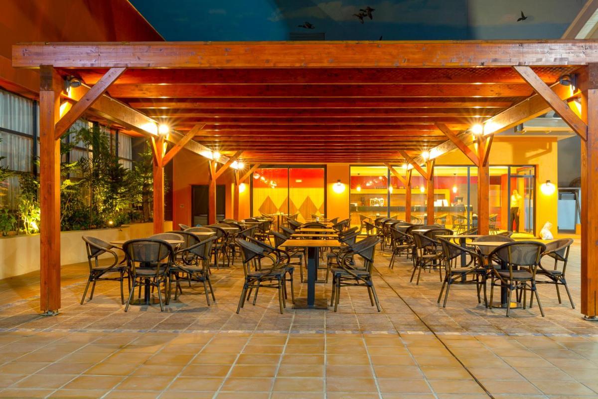 Az Hotels Grand Oran Es Senia 外观 照片