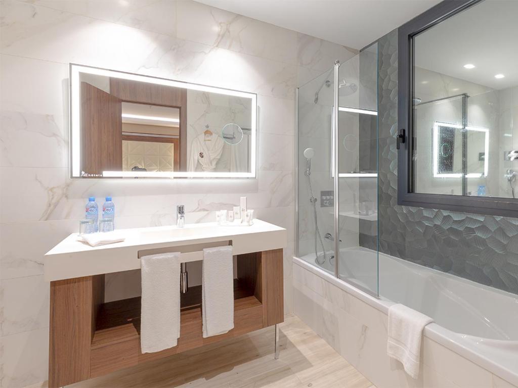 Az Hotels Grand Oran Es Senia 外观 照片
